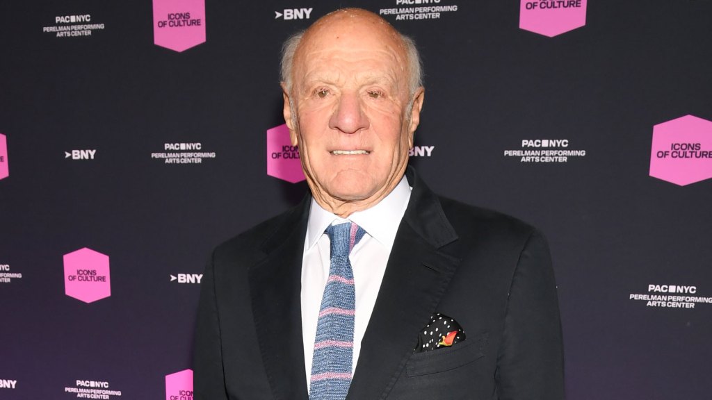 Barry Diller Wants To Buy CNN “Before They Ruin It Any Further”: “Hopefully Before It’s Extinct” Barry Diller Wants To Buy CNN "Before They Ruin It Any Further": "Hopefully Before It's Extinct"