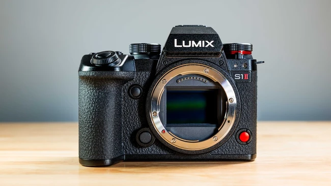 Lumix S1 II Review: Incredible Dynamic Range, But There's a Catch Lumix S1 II Review: Incredible Dynamic Range, But There's a Catch