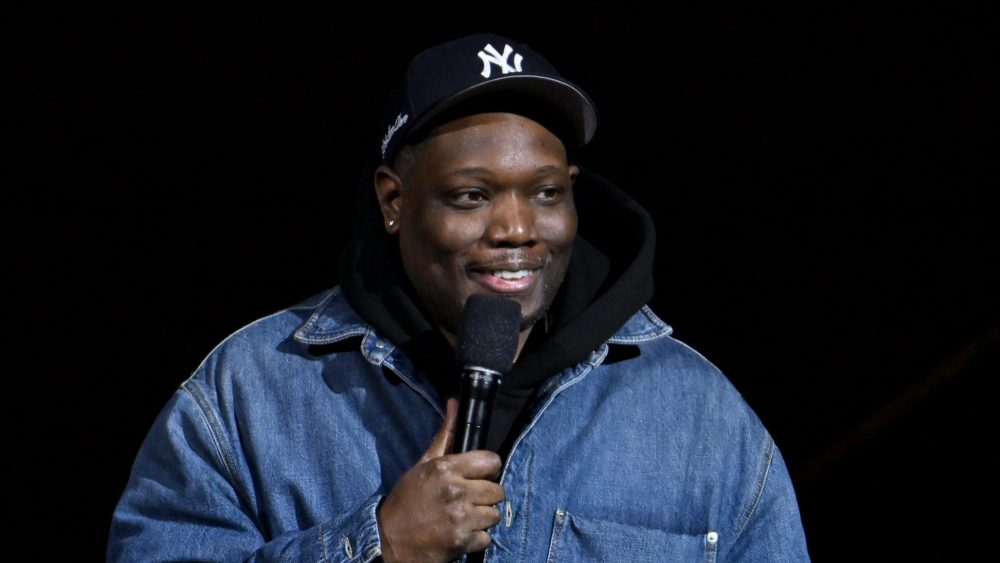 Michael Che Dropped Out of Kevin Hart Roast, Now Shades White Writers Michael Che Dropped Out of Kevin Hart Roast, Now Shades White Writers