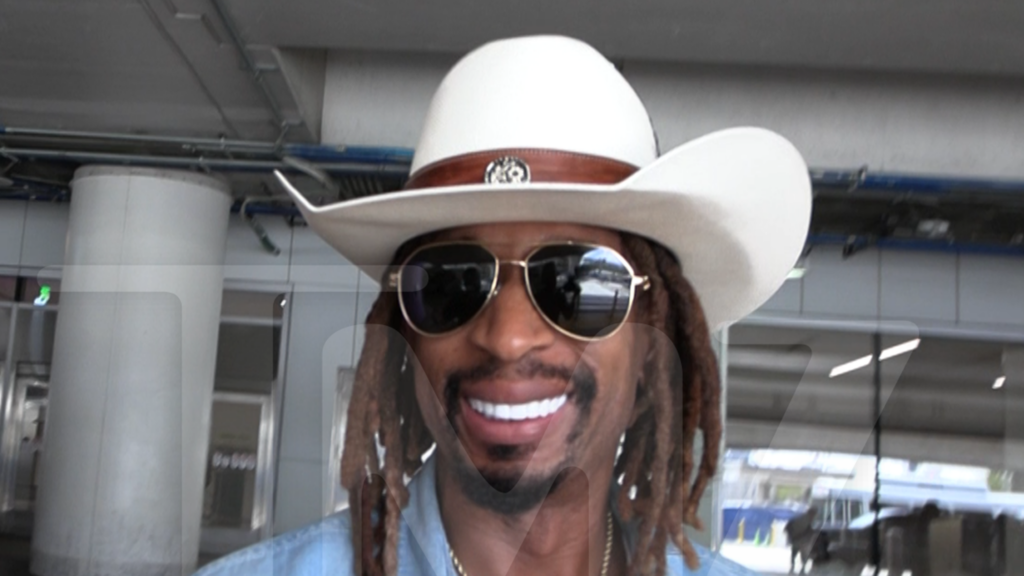 Lil Jon Says Writing Memoir Helped Him Process Son’s Tragic Death Lil Jon Says Writing Memoir Helped Him Process Son's Tragic Death