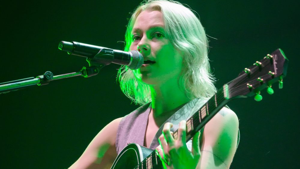 Phoebe Bridgers Dazzles Madison Square Garden With Phone-Free Show Phoebe Bridgers Dazzles Madison Square Garden With Phone-Free Show
