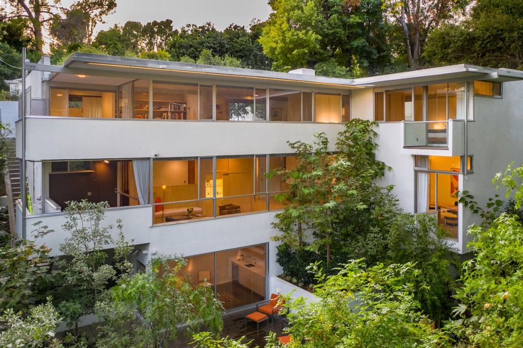 Richard Neutra House in LA With Creek Beneath It Hits Market for $6 M. Richard Neutra House in LA With Creek Beneath It Hits Market for $6 M.