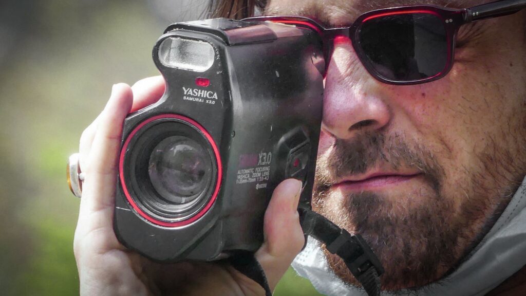 Why left-handed photographers fell in love with this otherwise awful 1980s bridge camera
