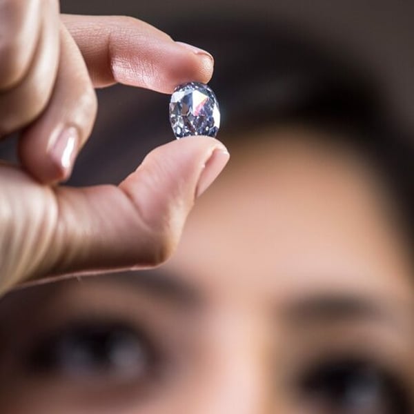 Anglo said to be in talks to sell De Beers for about $1 billion Anglo said to be in talks to sell De Beers for about $1 billion