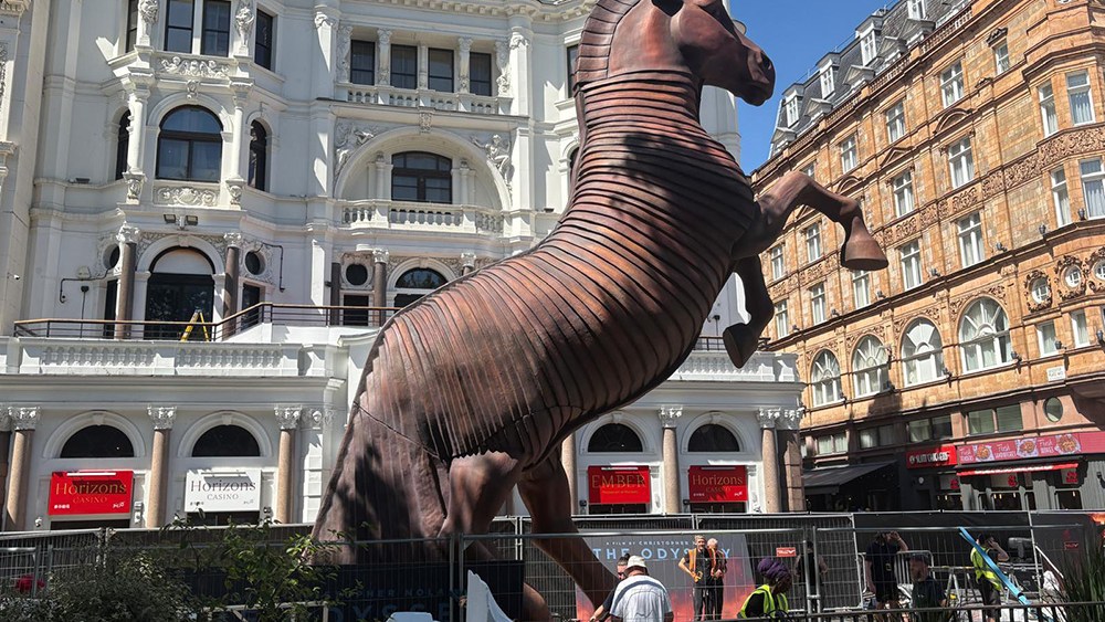 How Universal Made a 8,800 pound Trojan Horse for The Odyssey Premiere How Universal Made a 8,800 pound Trojan Horse for The Odyssey Premiere