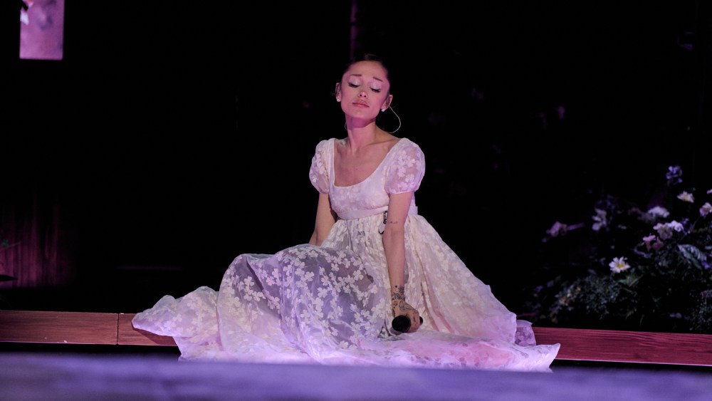 Ariana Grande to Take ‘Step Back’ From Fame Amid ‘Public Scrutiny’ Ariana Grande to Take 'Step Back' From Fame Amid 'Public Scrutiny'