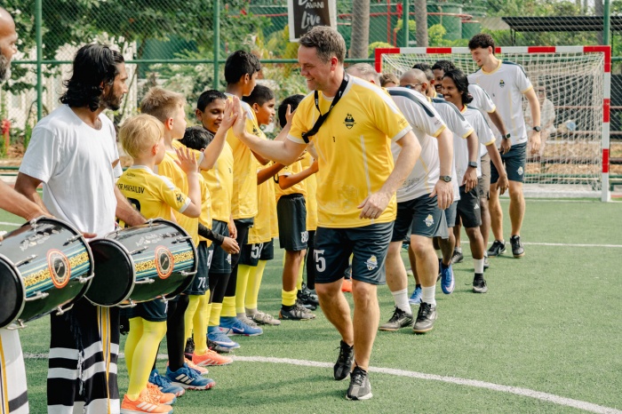 Michael Owen Returns to Avani+ Fares Maldives for a Third Kids’ Football Camp | News Michael Owen Returns to Avani+ Fares Maldives for a Third Kids’ Football Camp | News