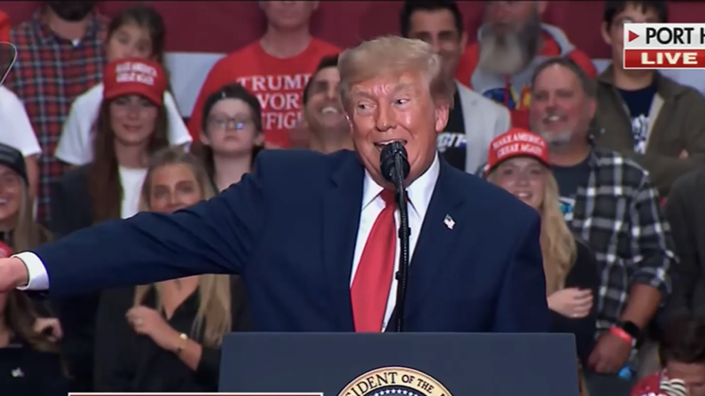 Donald Trump Says Nicki Minaj Has a ‘Beautiful A**’ At Rally Donald Trump Says Nicki Minaj Has a 'Beautiful A**' At Rally