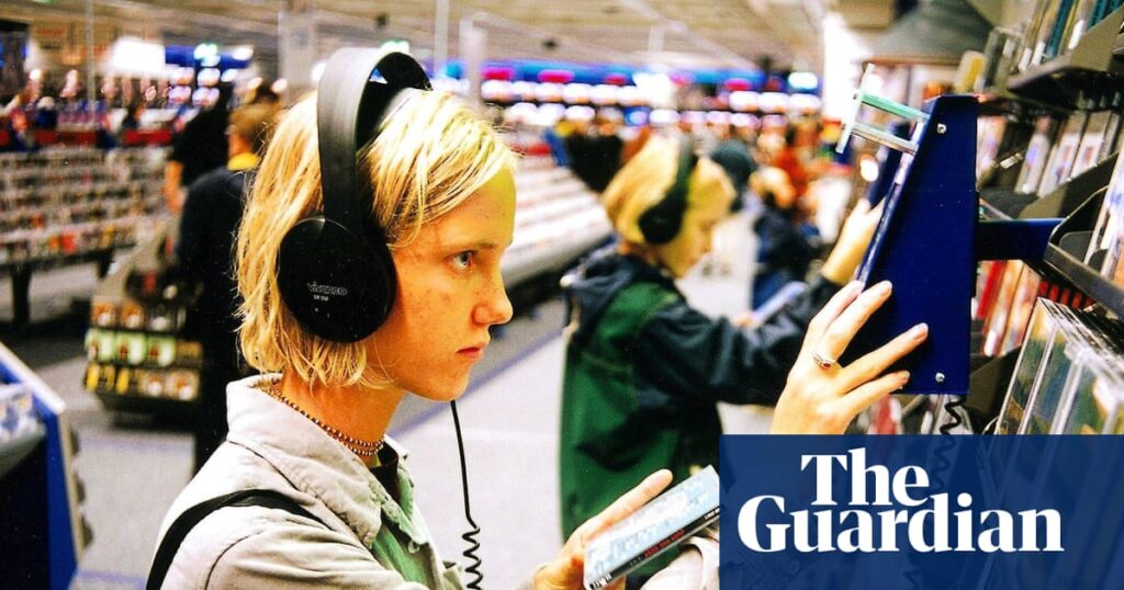 ‘Algorithms make everything predictable’: why the CD is making a comeback | Music ‘Algorithms make everything predictable’: why the CD is making a comeback | Music